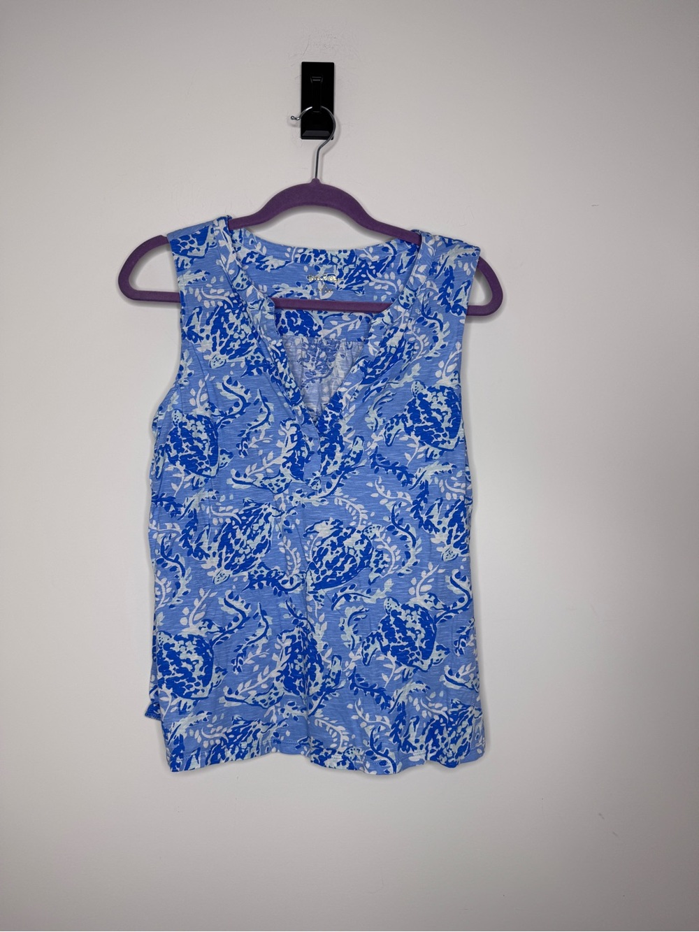 Lilly Pulitzer Blue & White Floral Sleeveless V-Neck Tank - Picture 2 of 7